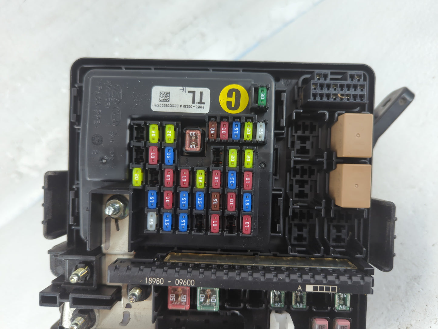 2016-2018 Hyundai Tucson Fusebox Fuse Box Panel Relay Module P/N:91422 D3130-13 Fits Fits 2016 2017 2018 OEM Used Auto Parts