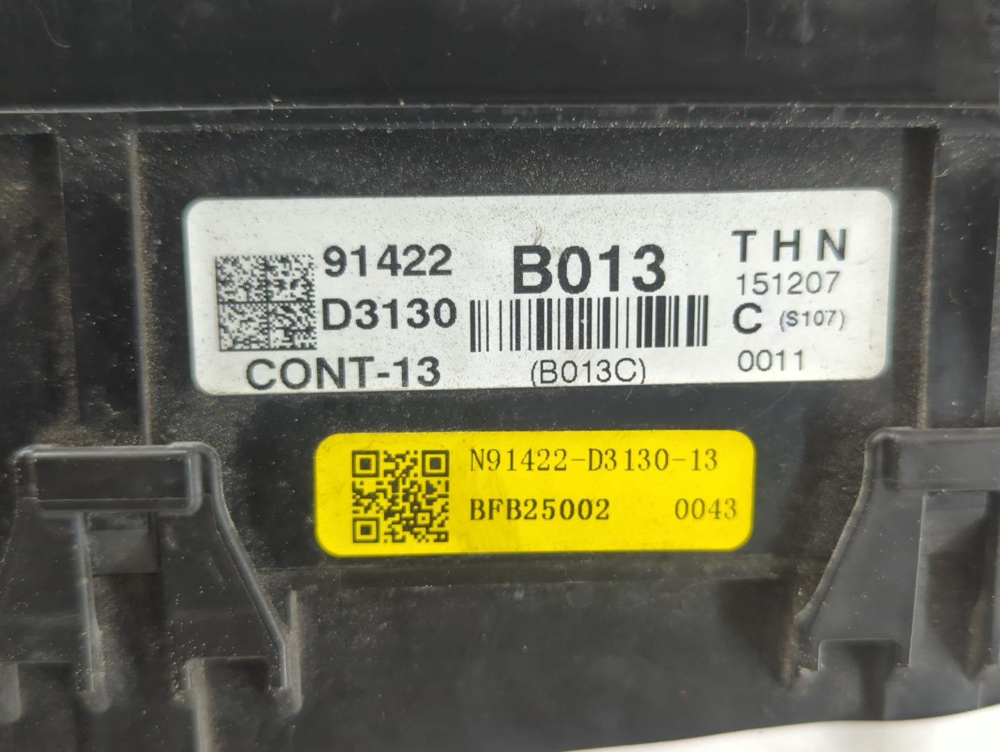 2016-2018 Hyundai Tucson Fusebox Fuse Box Panel Relay Module P/N:91422 D3130-13 Fits Fits 2016 2017 2018 OEM Used Auto Parts