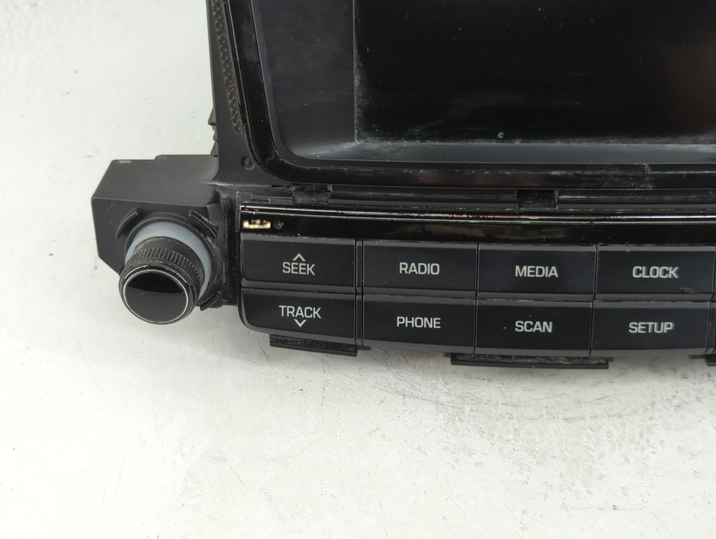 2016-2017 Hyundai Tucson Radio AM FM Cd Player Receiver Replacement P/N:96180-D31004X Fits Fits 2016 2017 OEM Used Auto Part
