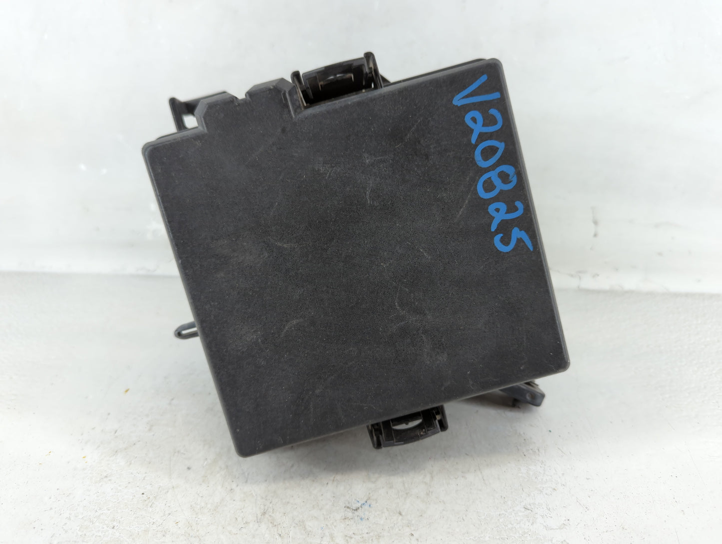 2016-2018 Hyundai Tucson Fusebox Fuse Box Panel Relay Module P/N:91431 D3200 Fits Fits 2016 2017 2018 OEM Used Auto Parts - 