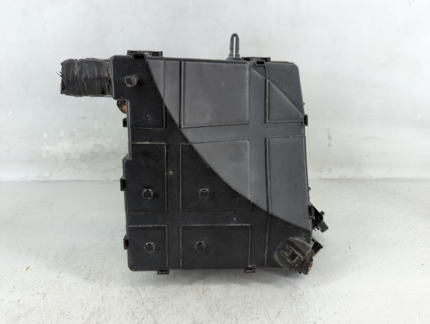 2016-2018 Hyundai Tucson Fusebox Fuse Box Panel Relay Module P/N:91431 D3200 Fits Fits 2016 2017 2018 OEM Used Auto Parts - 