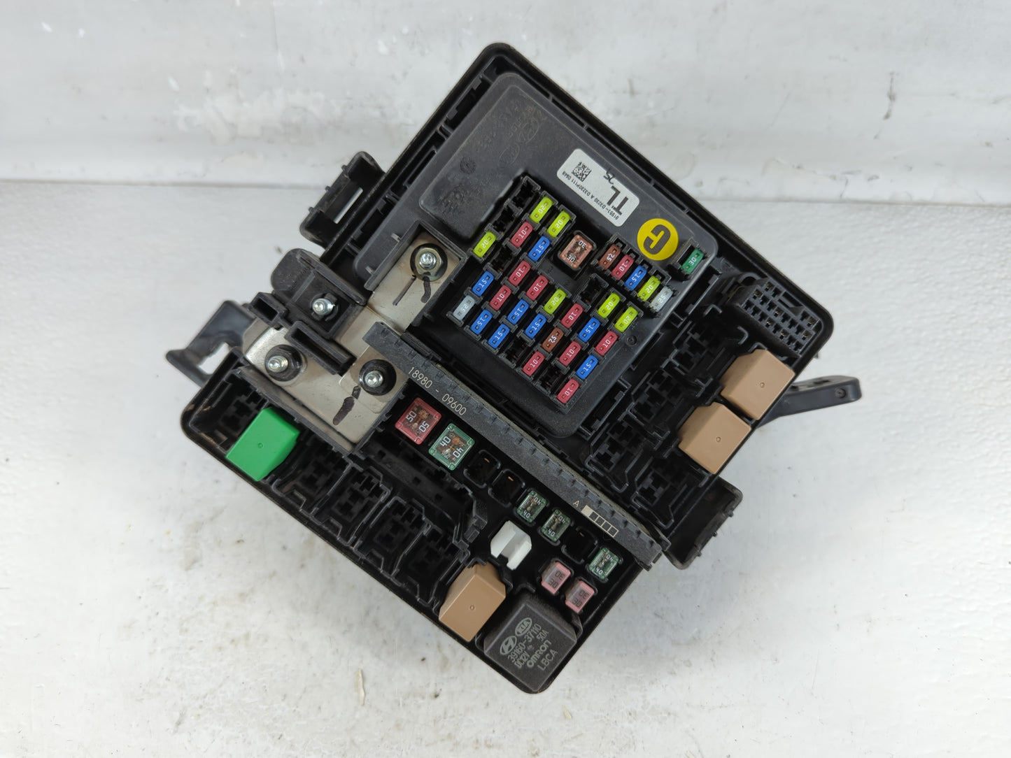 2016-2018 Hyundai Tucson Fusebox Fuse Box Panel Relay Module P/N:91422 D3150 Fits Fits 2016 2017 2018 OEM Used Auto Parts - 