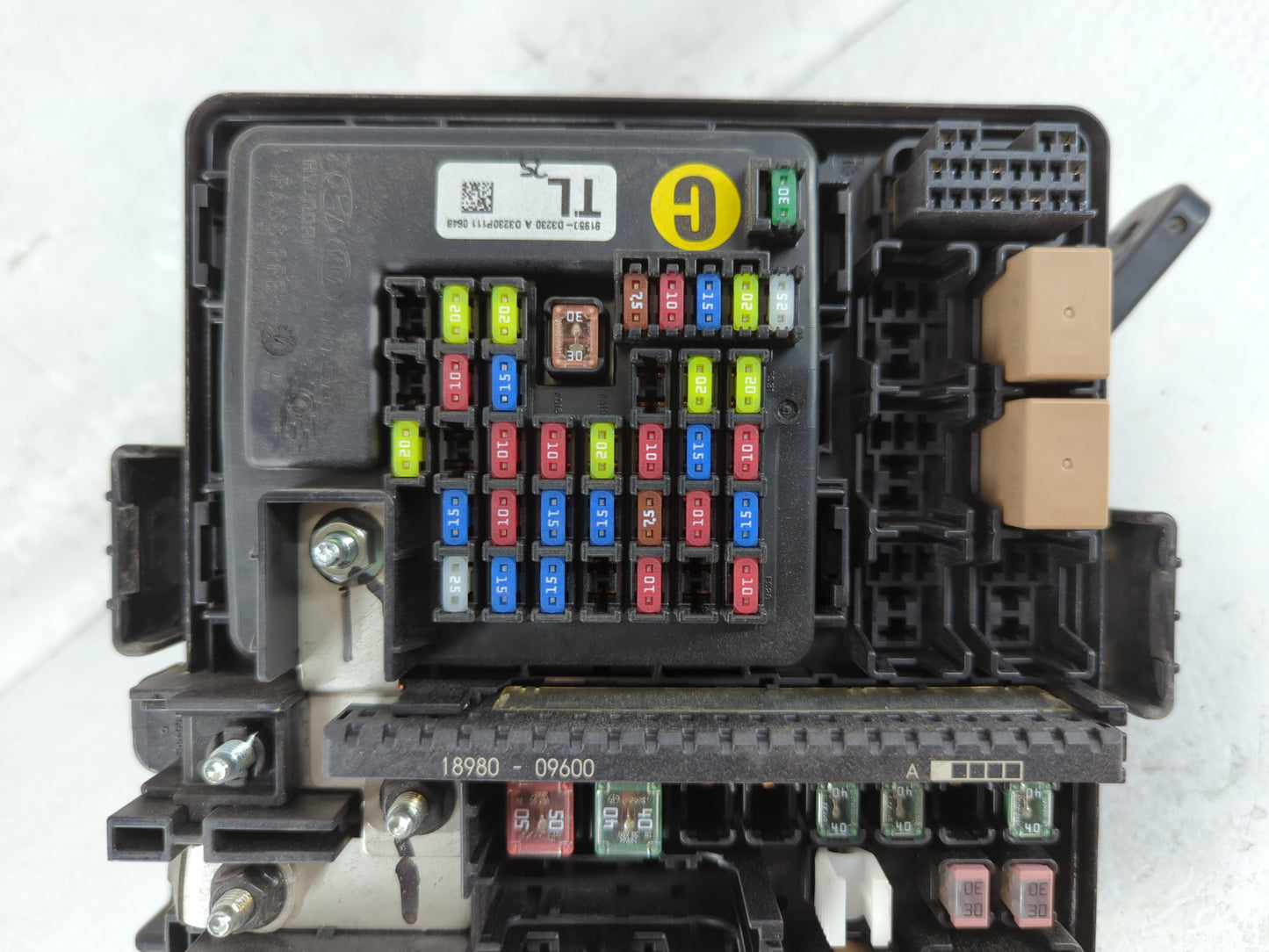 2016-2018 Hyundai Tucson Fusebox Fuse Box Panel Relay Module P/N:91422 D3150 Fits Fits 2016 2017 2018 OEM Used Auto Parts - 