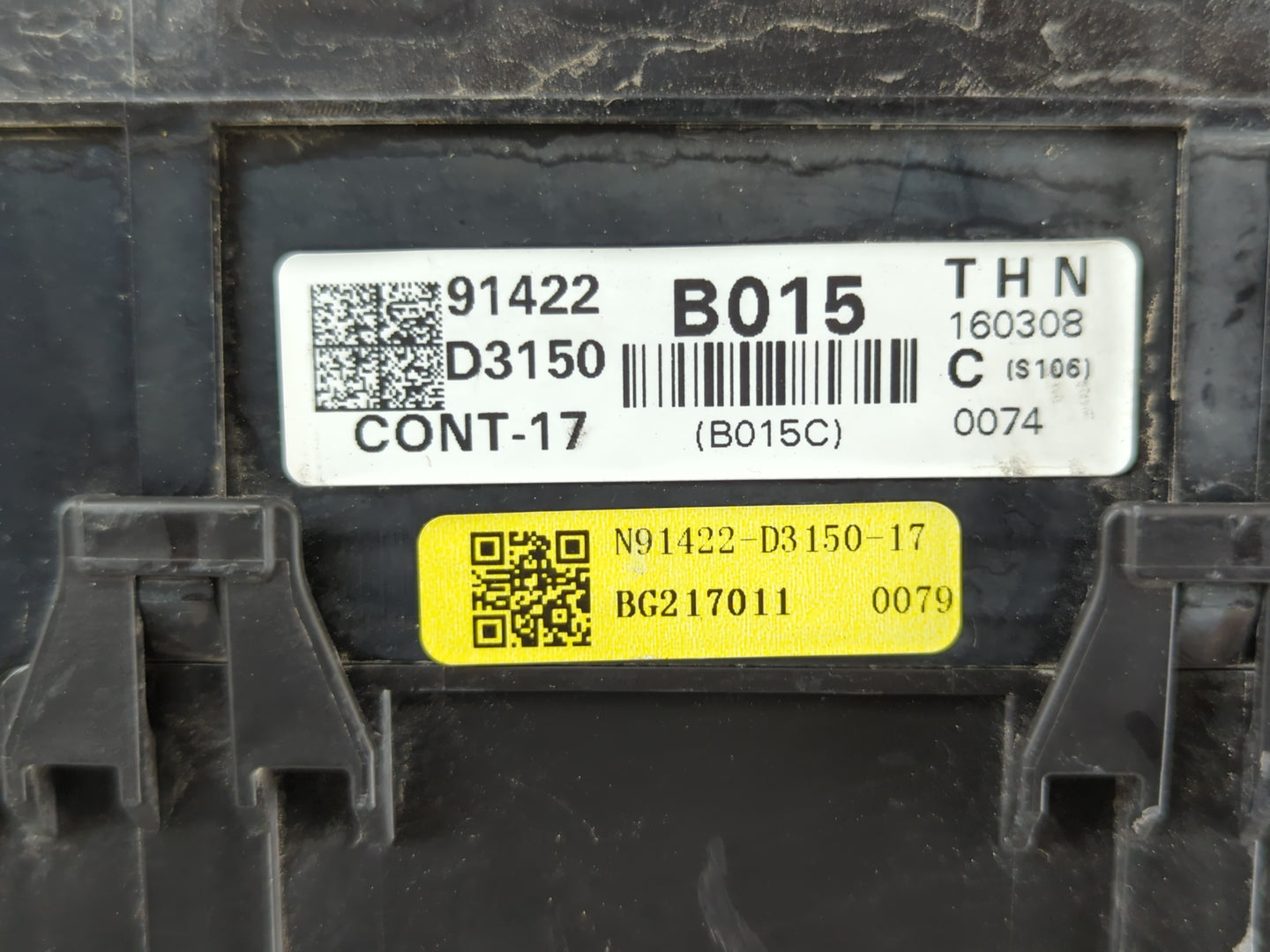 2016-2018 Hyundai Tucson Fusebox Fuse Box Panel Relay Module P/N:91422 D3150 Fits Fits 2016 2017 2018 OEM Used Auto Parts - 