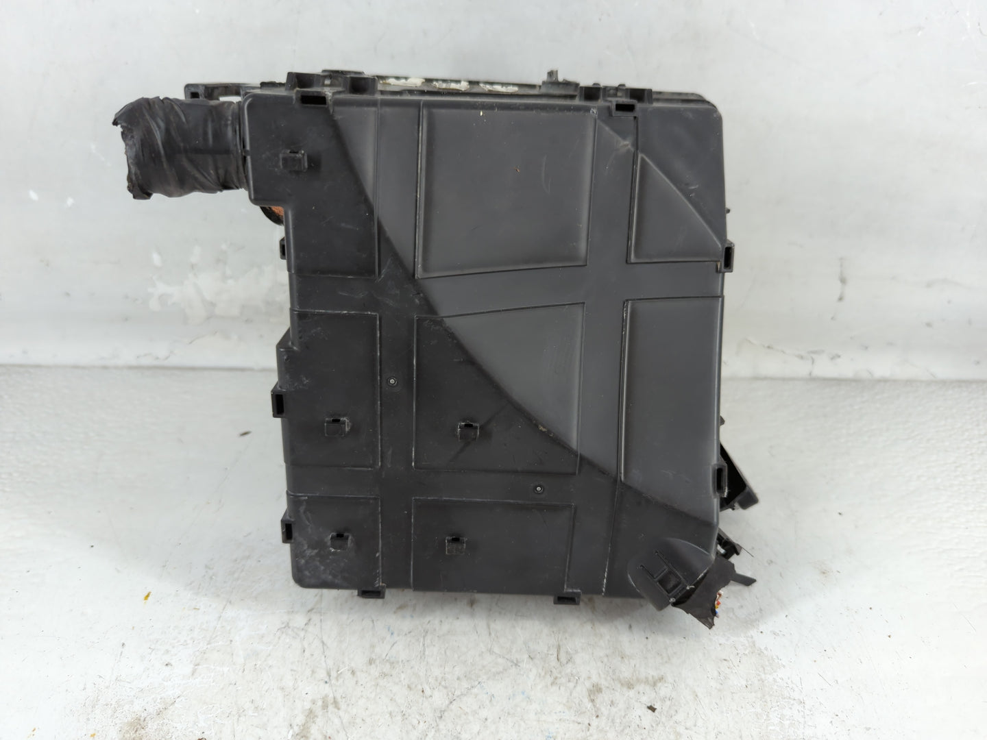 2016-2018 Hyundai Tucson Fusebox Fuse Box Panel Relay Module P/N:91422 D3150 Fits Fits 2016 2017 2018 OEM Used Auto Parts - 