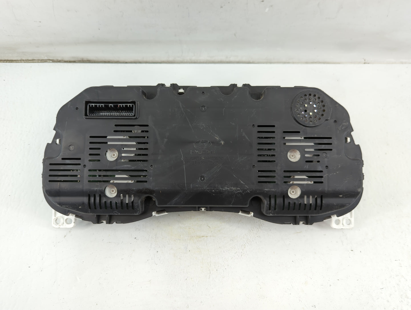 2016-2017 Hyundai Tucson Instrument Cluster Speedometer Gauges P/N:94001-D3170 Fits Fits 2016 2017 OEM Used Auto Parts - Oem