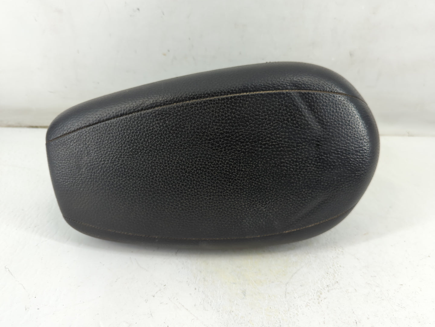 2013-2017 Hyundai Veloster Center Console Armrest Cover Lid P/N:150409 Fits Fits 2013 2014 2015 2016 2017 OEM Used Auto Part