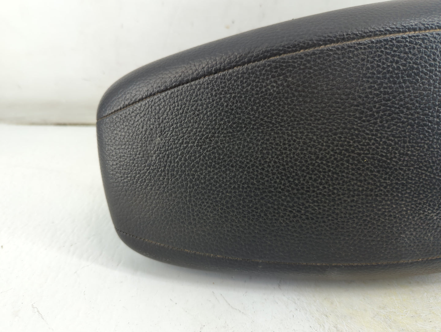2013-2017 Hyundai Veloster Center Console Armrest Cover Lid P/N:150409 Fits Fits 2013 2014 2015 2016 2017 OEM Used Auto Part