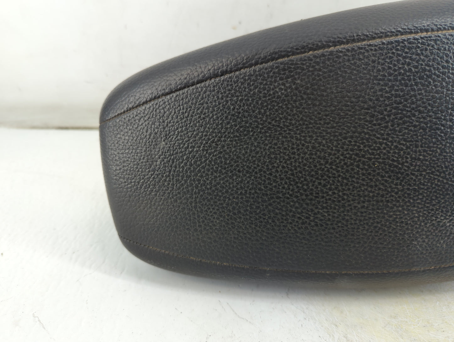 2013-2017 Hyundai Veloster Center Console Armrest Cover Lid P/N:150409 Fits Fits 2013 2014 2015 2016 2017 OEM Used Auto Part