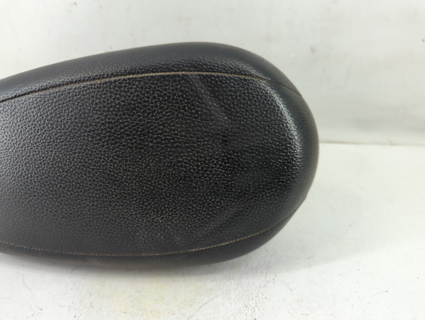 2013-2017 Hyundai Veloster Center Console Armrest Cover Lid P/N:150409 Fits Fits 2013 2014 2015 2016 2017 OEM Used Auto Part