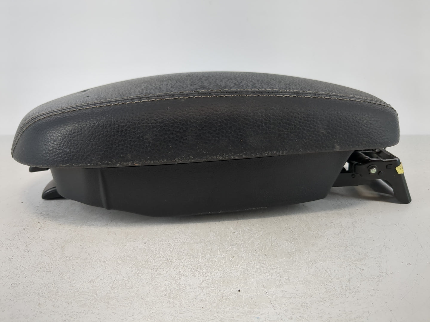 2013-2017 Hyundai Veloster Center Console Armrest Cover Lid Fits Fits 2013 2014 2015 2016 2017 OEM Used Auto Parts - Oemused