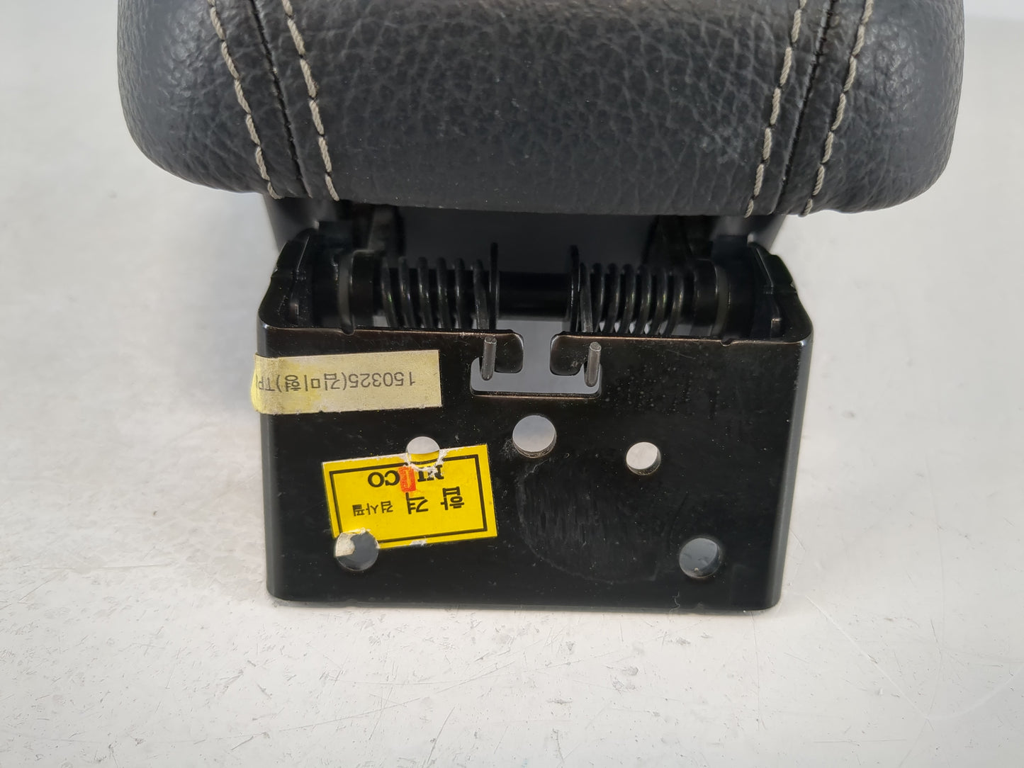 2013-2017 Hyundai Veloster Center Console Armrest Cover Lid Fits Fits 2013 2014 2015 2016 2017 OEM Used Auto Parts - Oemused
