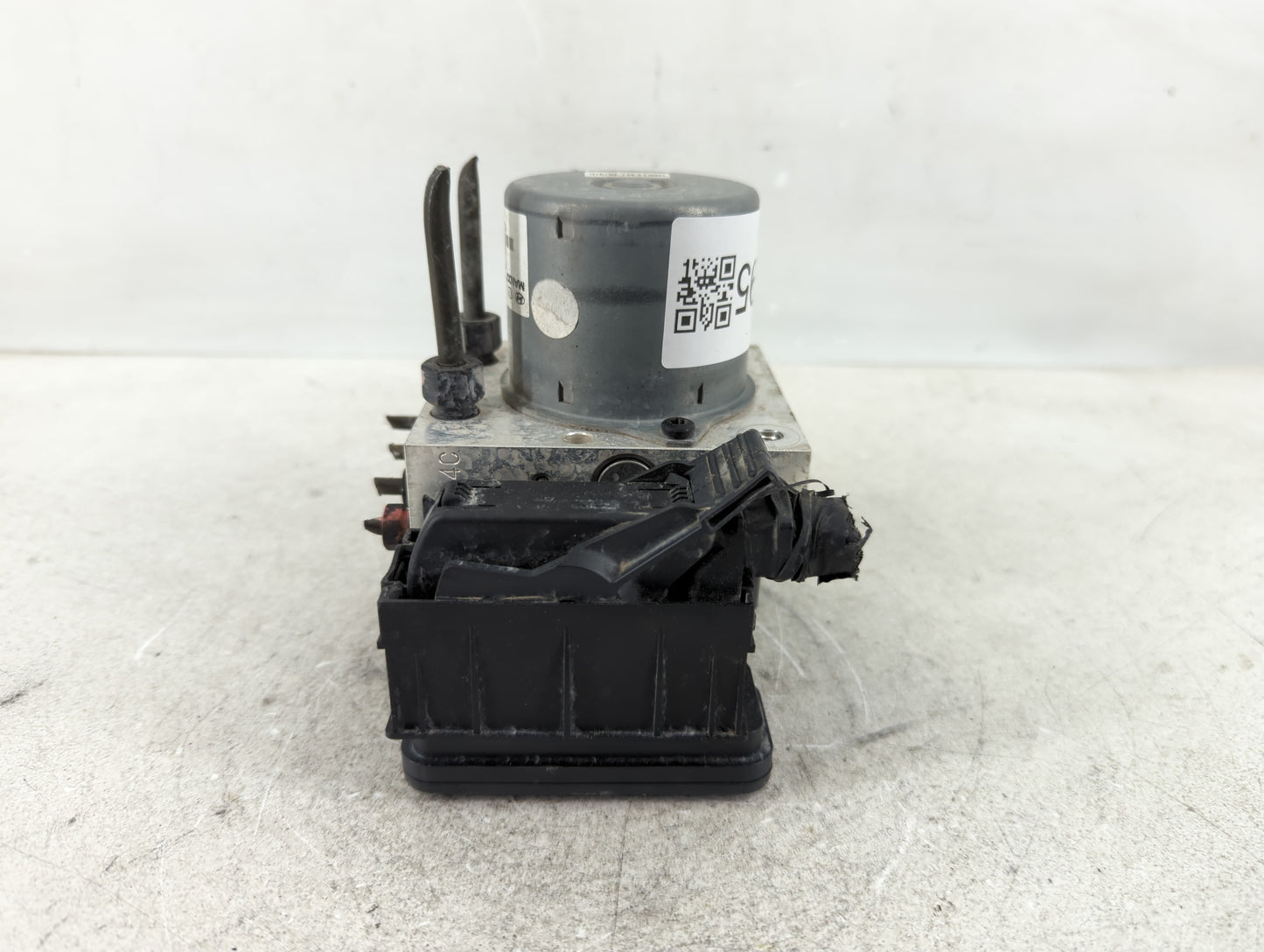 2015-2017 Hyundai Veloster ABS Pump Control Module Replacement P/N:58920-2V480 Fits Fits 2015 2016 2017 OEM Used Auto Parts 