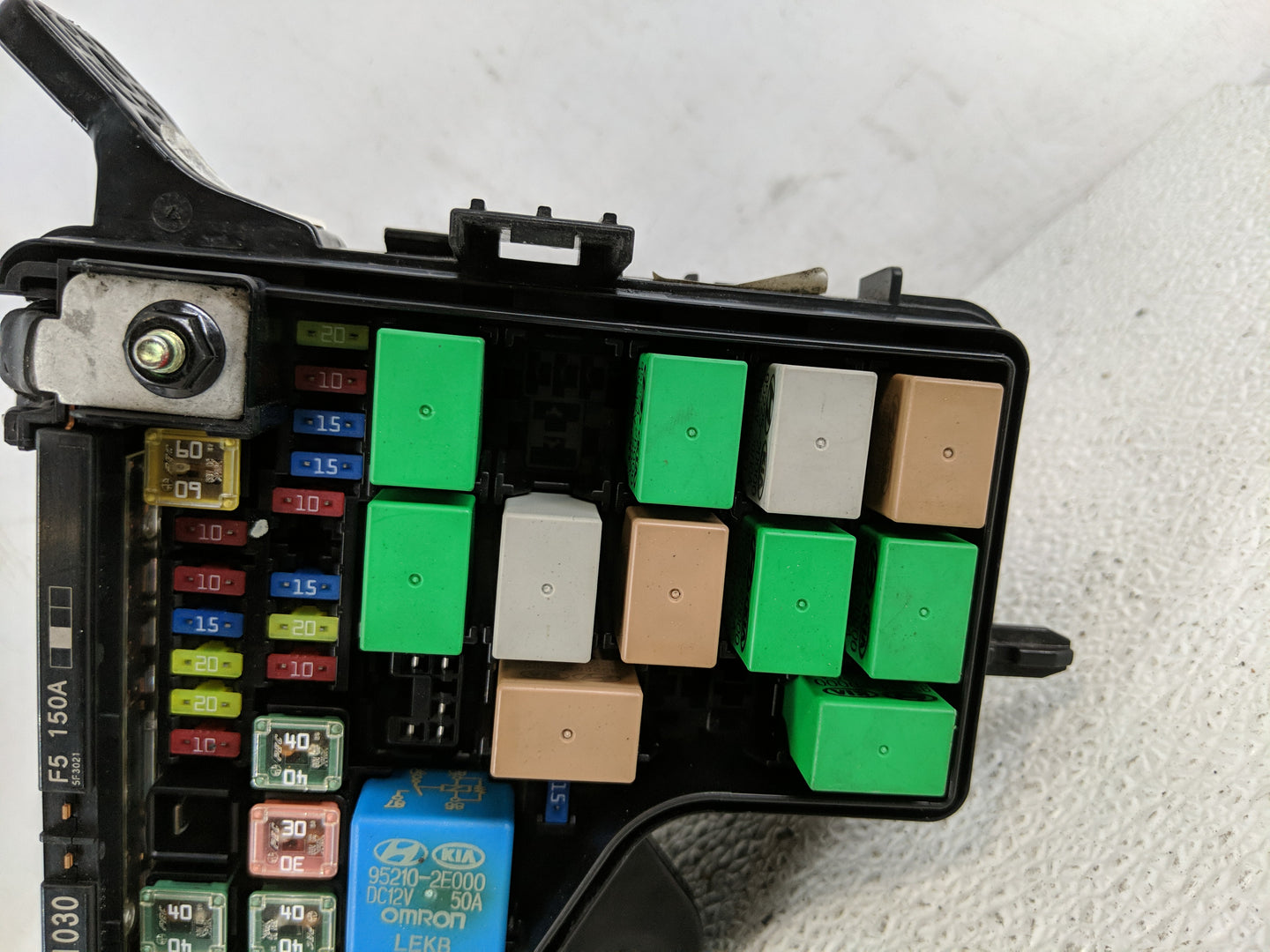 2015-2017 Hyundai Veloster Fusebox Fuse Box Panel Relay Module P/N:N91305-2V137 Fits Fits 2015 2016 2017 OEM Used Auto Parts