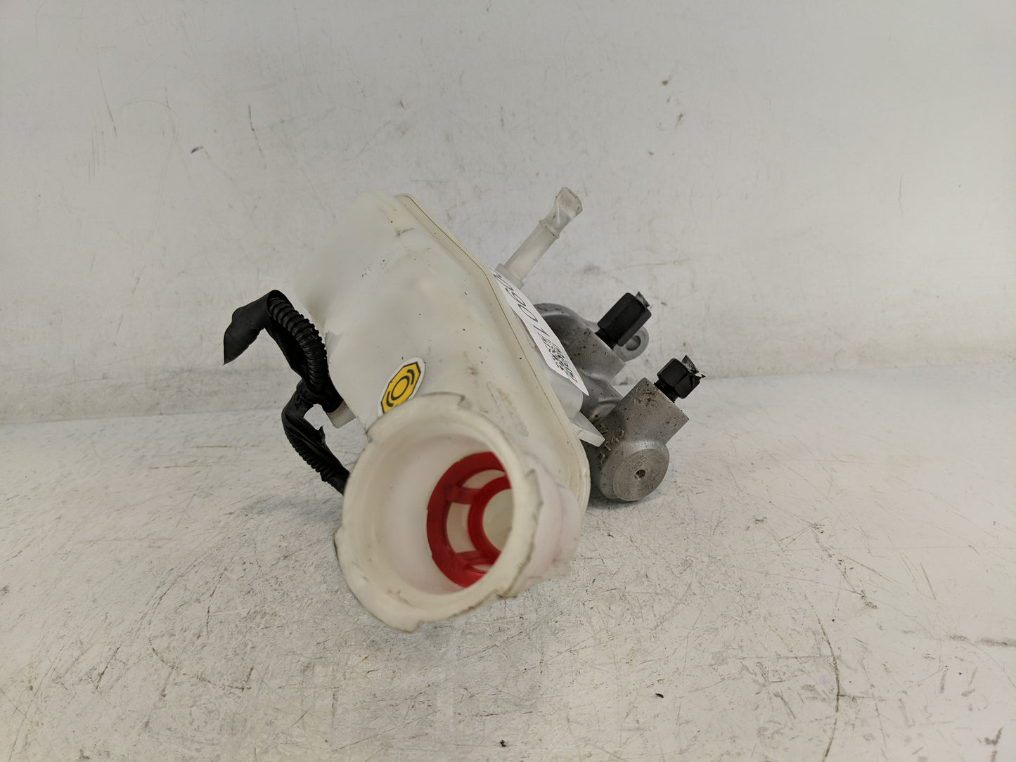 2012-2017 Hyundai Veloster Brake Master Cylinder - Oemusedautoparts1.com