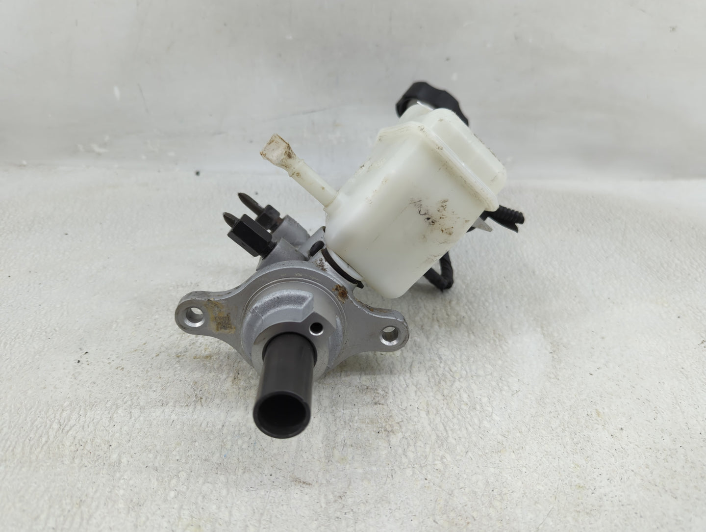 2012-2017 Hyundai Veloster Brake Master Cylinder - Oemusedautoparts1.com