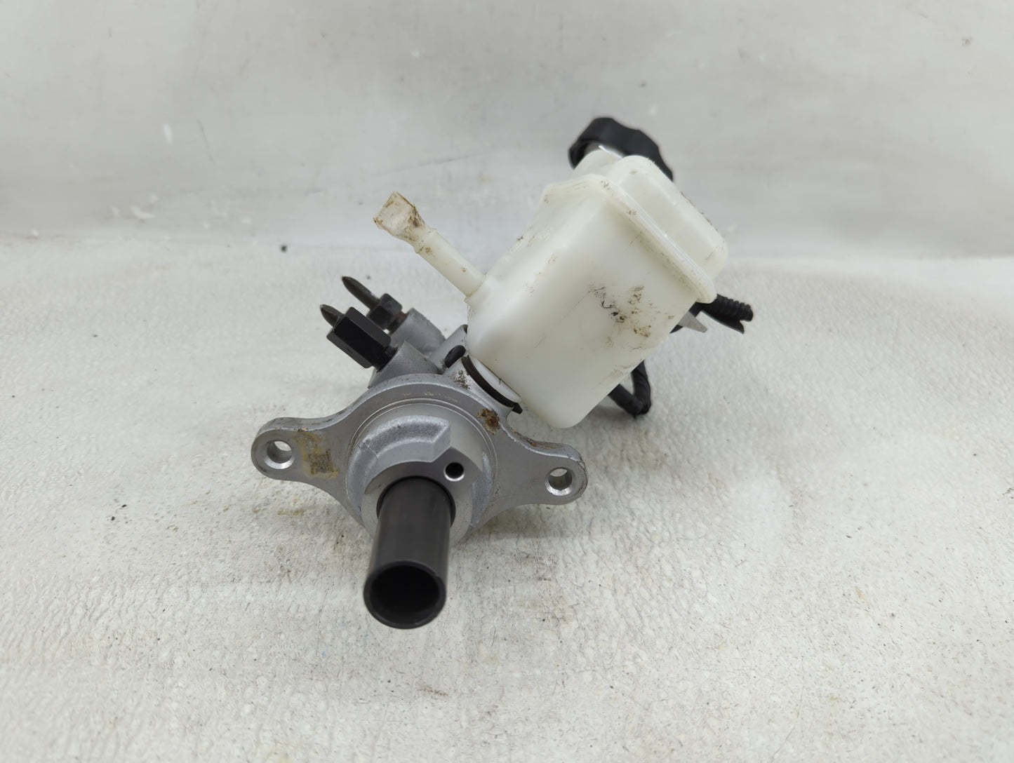 2012-2017 Hyundai Veloster Brake Master Cylinder - Oemusedautoparts1.com