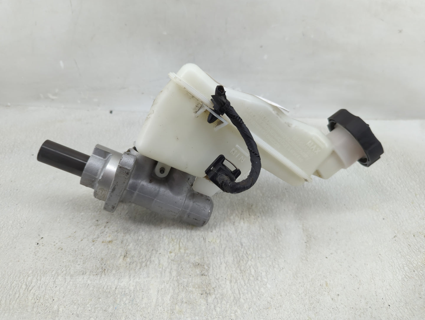 2012-2017 Hyundai Veloster Brake Master Cylinder - Oemusedautoparts1.com
