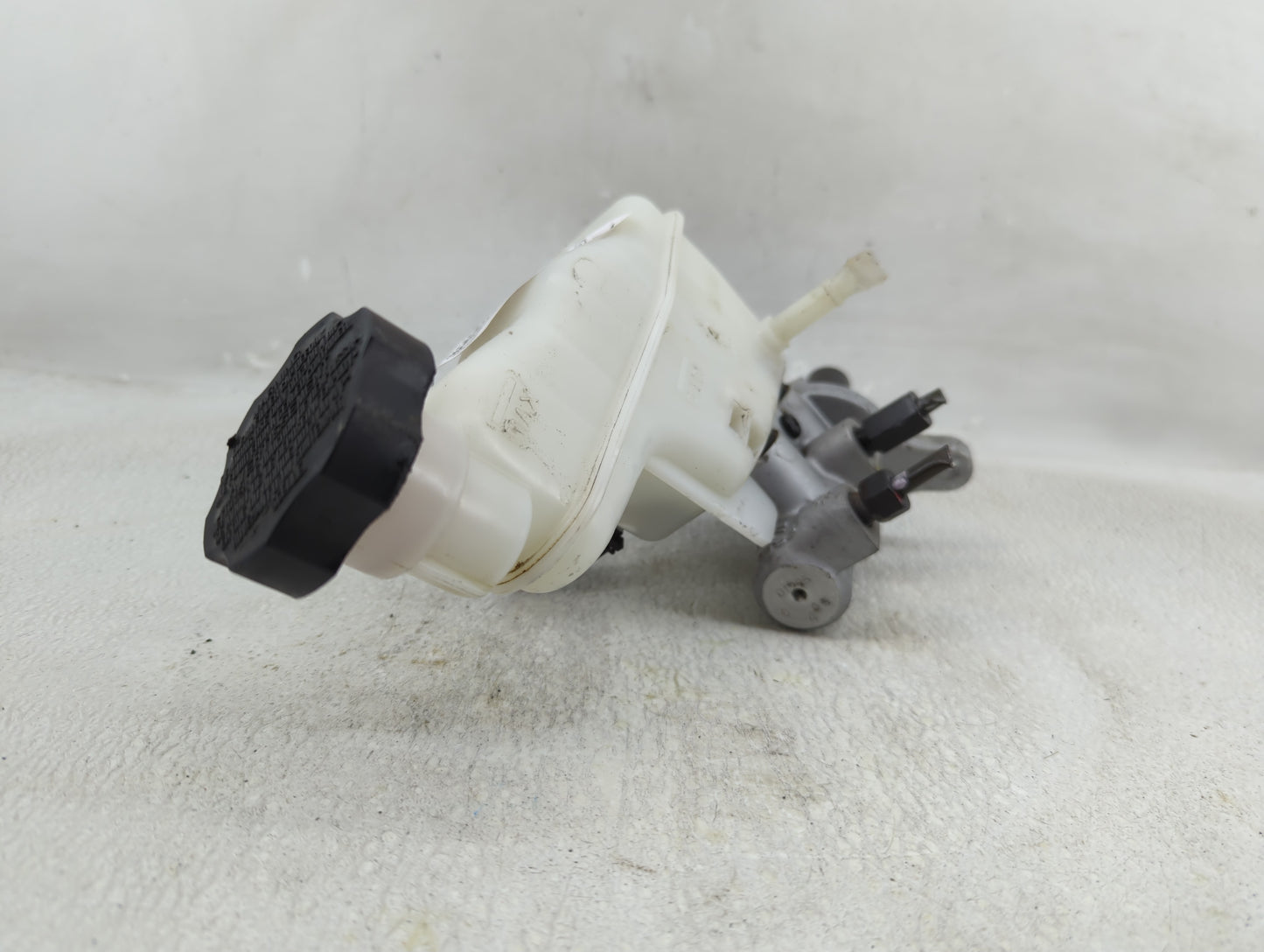2012-2017 Hyundai Veloster Brake Master Cylinder - Oemusedautoparts1.com