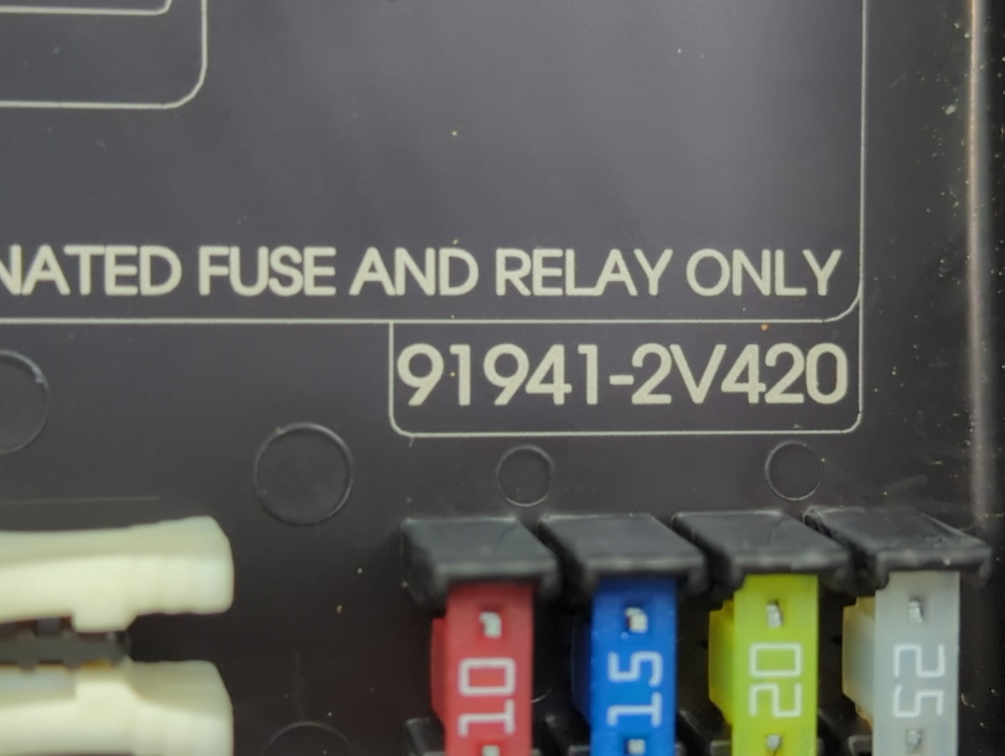 2016-2017 Hyundai Veloster Fusebox Fuse Box Panel Relay Module P/N:91941-2V420 Fits Fits 2016 2017 OEM Used Auto Parts - Oem