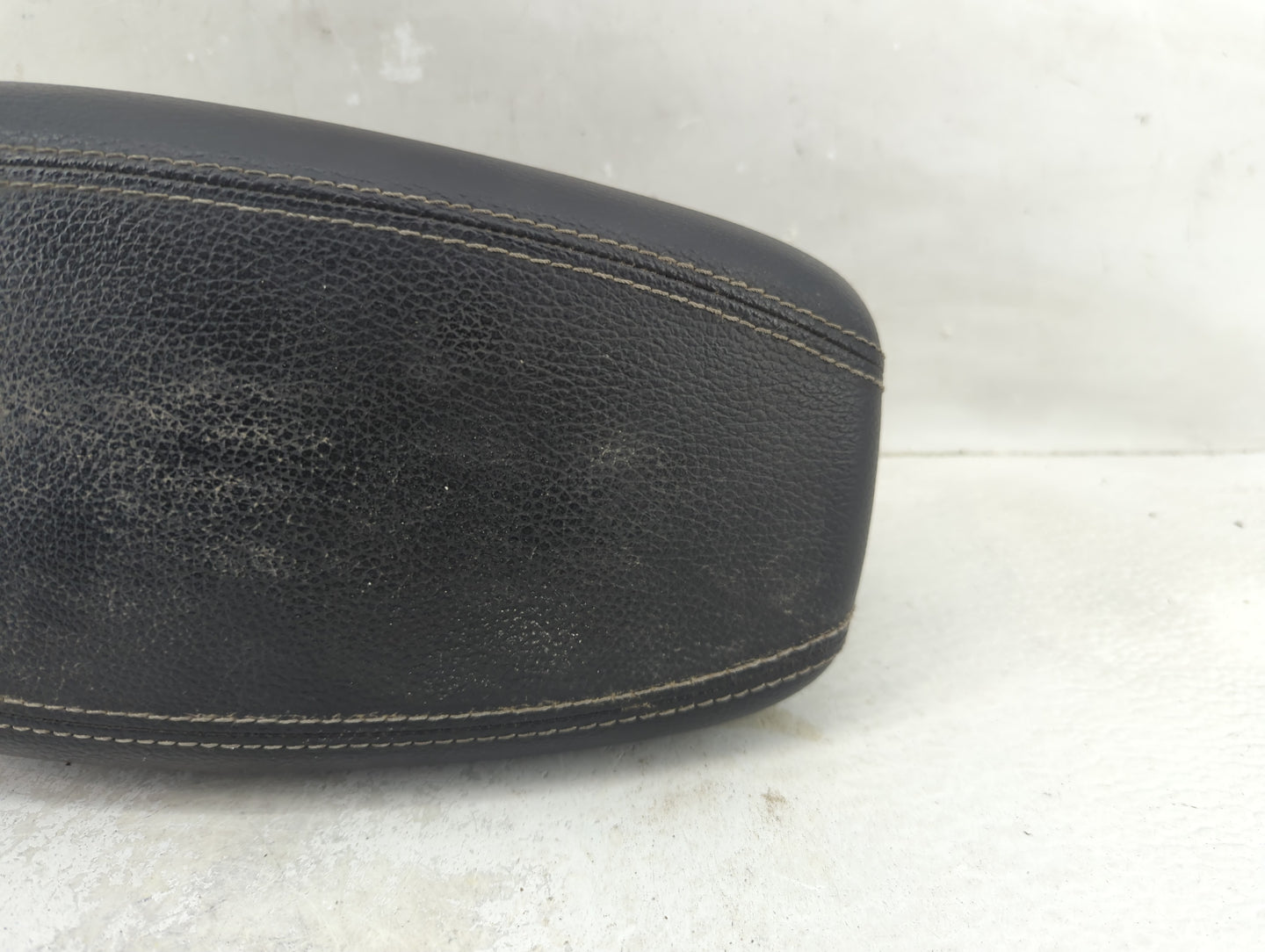 2016 Hyundai Veloster Center Console Armrest Cover Lid Fits OEM Used Auto Parts - Oemusedautoparts1.com