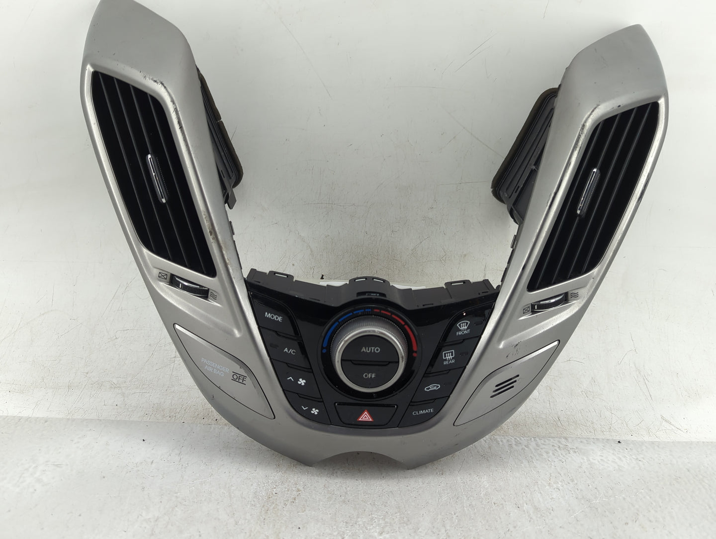 2016-2017 Hyundai Veloster Climate Control Module Temperature AC/Heater Replacement Fits Fits 2016 2017 OEM Used Auto Parts 