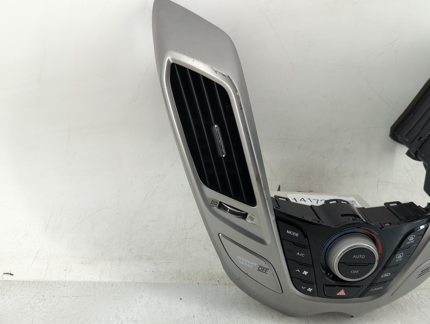 2016-2017 Hyundai Veloster Climate Control Module Temperature AC/Heater Replacement Fits Fits 2016 2017 OEM Used Auto Parts 