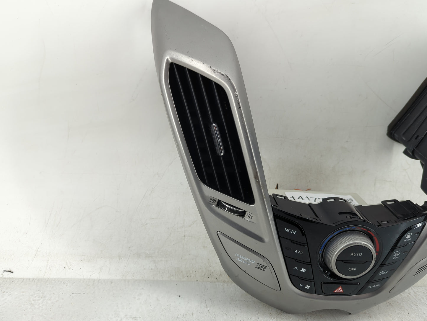 2016-2017 Hyundai Veloster Climate Control Module Temperature AC/Heater Replacement Fits Fits 2016 2017 OEM Used Auto Parts 