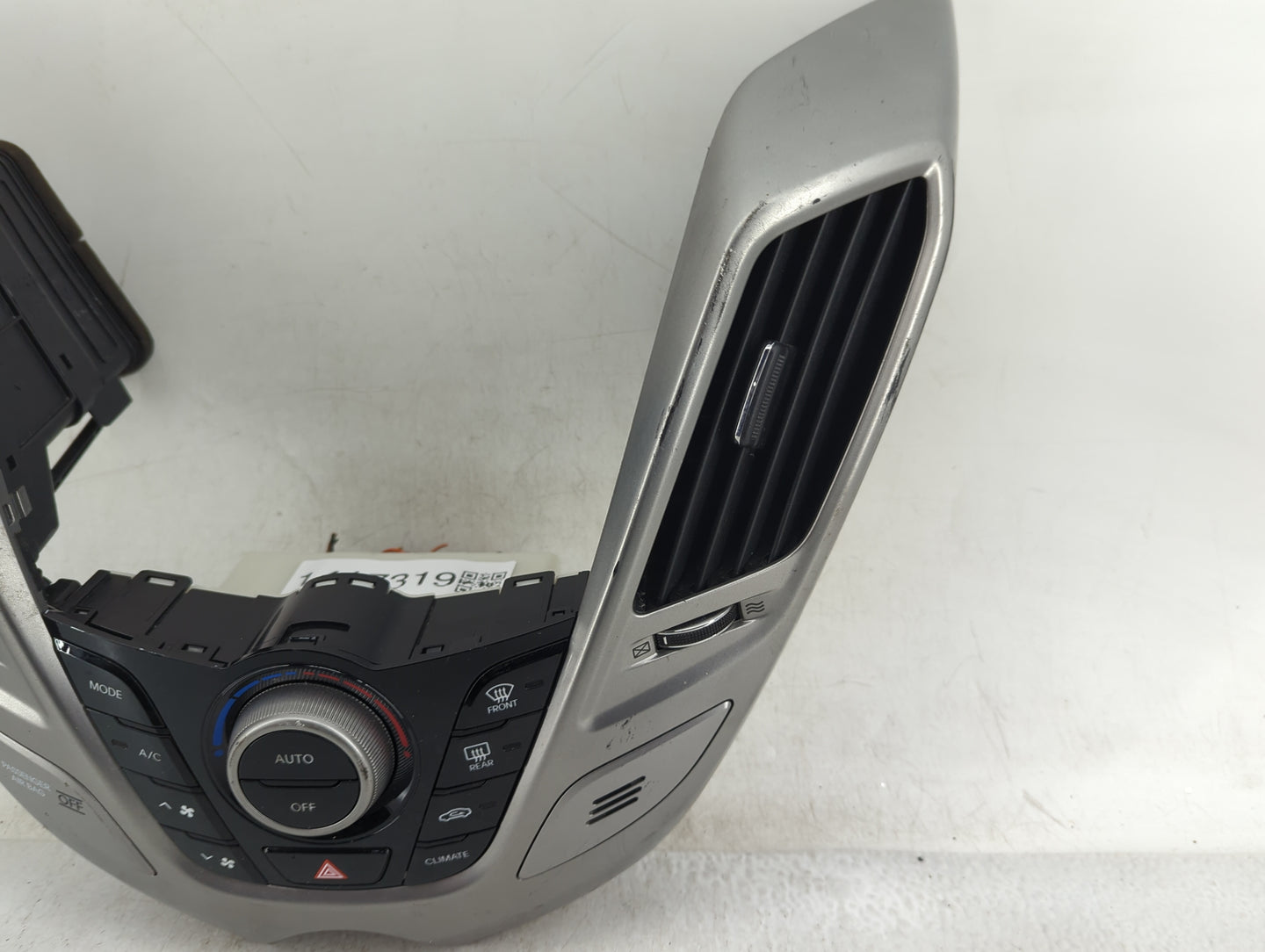 2016-2017 Hyundai Veloster Climate Control Module Temperature AC/Heater Replacement Fits Fits 2016 2017 OEM Used Auto Parts 