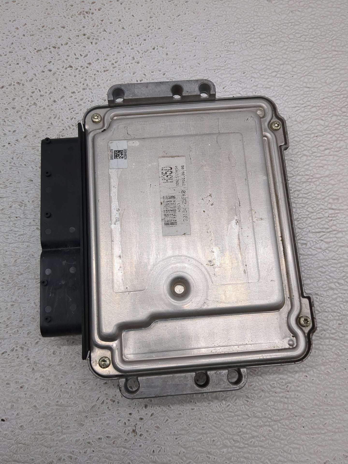 2016 Hyundai Veloster PCM Engine Control Computer ECU ECM PCU OEM P/N:39135-2BFK0 GTFS-GFU6FS01H00 Fits OEM Used Auto Parts 