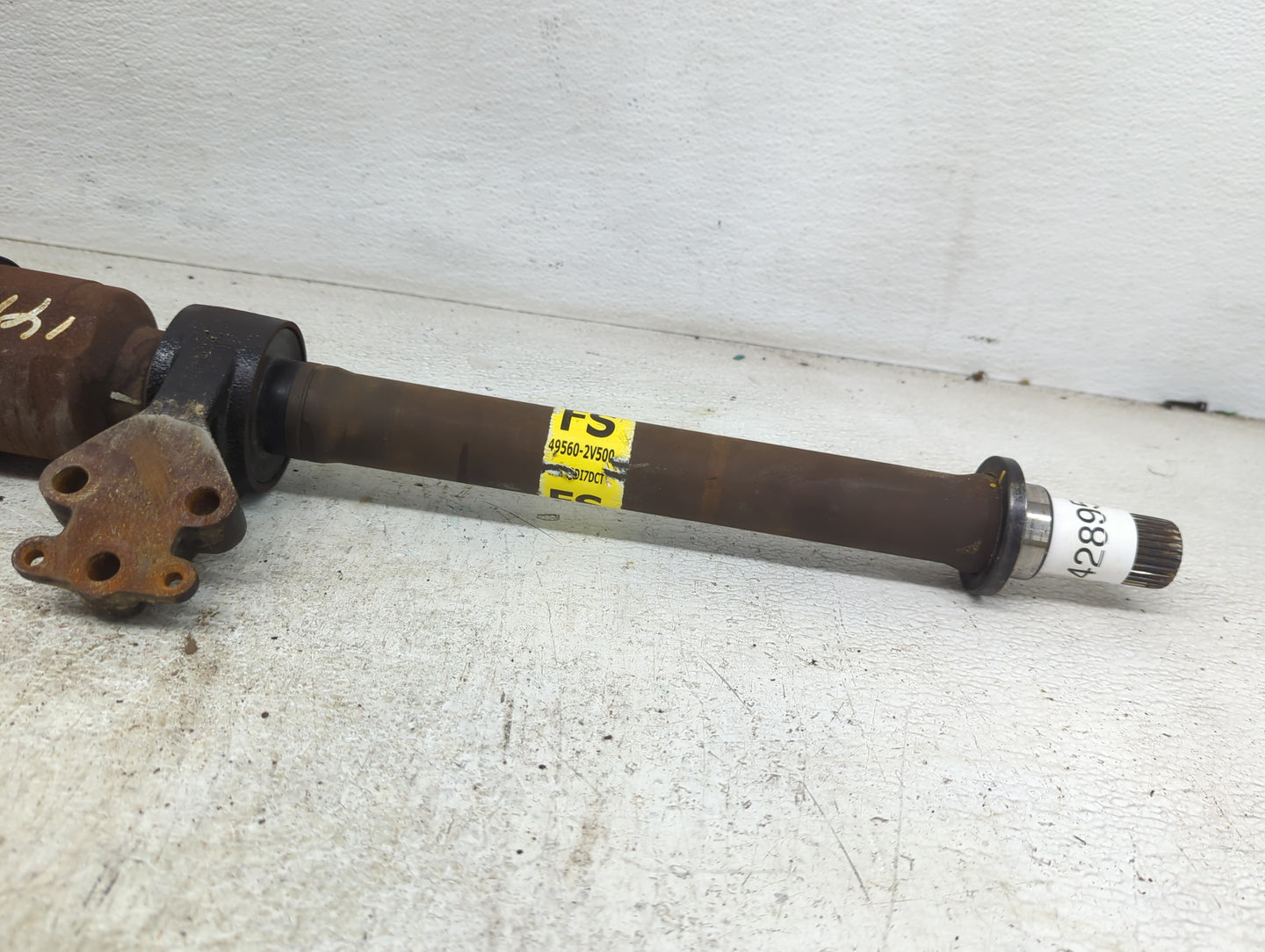 2016-2017 Hyundai Veloster Axle Shaft Front Passenger Cv C/v - Oemusedautoparts1.com