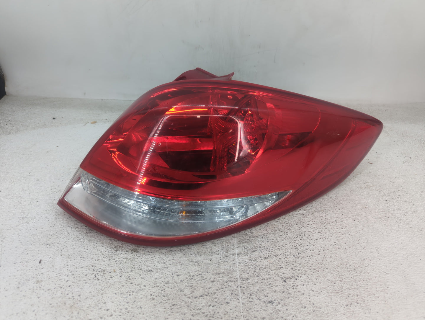 2012-2017 Hyundai Veloster Tail Light Assembly Passenger Right OEM Fits Fits 2012 2013 2014 2015 2016 2017 OEM Used Auto Par