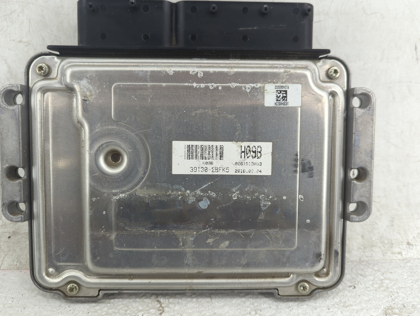 2016 Hyundai Veloster PCM Engine Control Computer ECU ECM PCU OEM P/N:39131-2BFK5, 39130-2BFK5, 0261S13053, 0261513053 Fits 