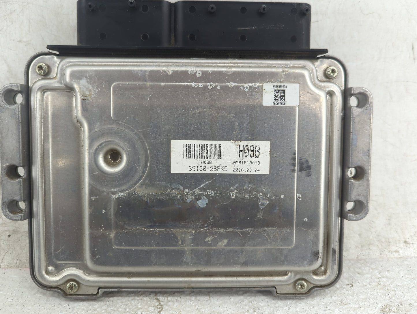 2016 Hyundai Veloster PCM Engine Control Computer ECU ECM PCU OEM P/N:39131-2BFK5, 39130-2BFK5, 0261S13053, 0261513053 Fits 