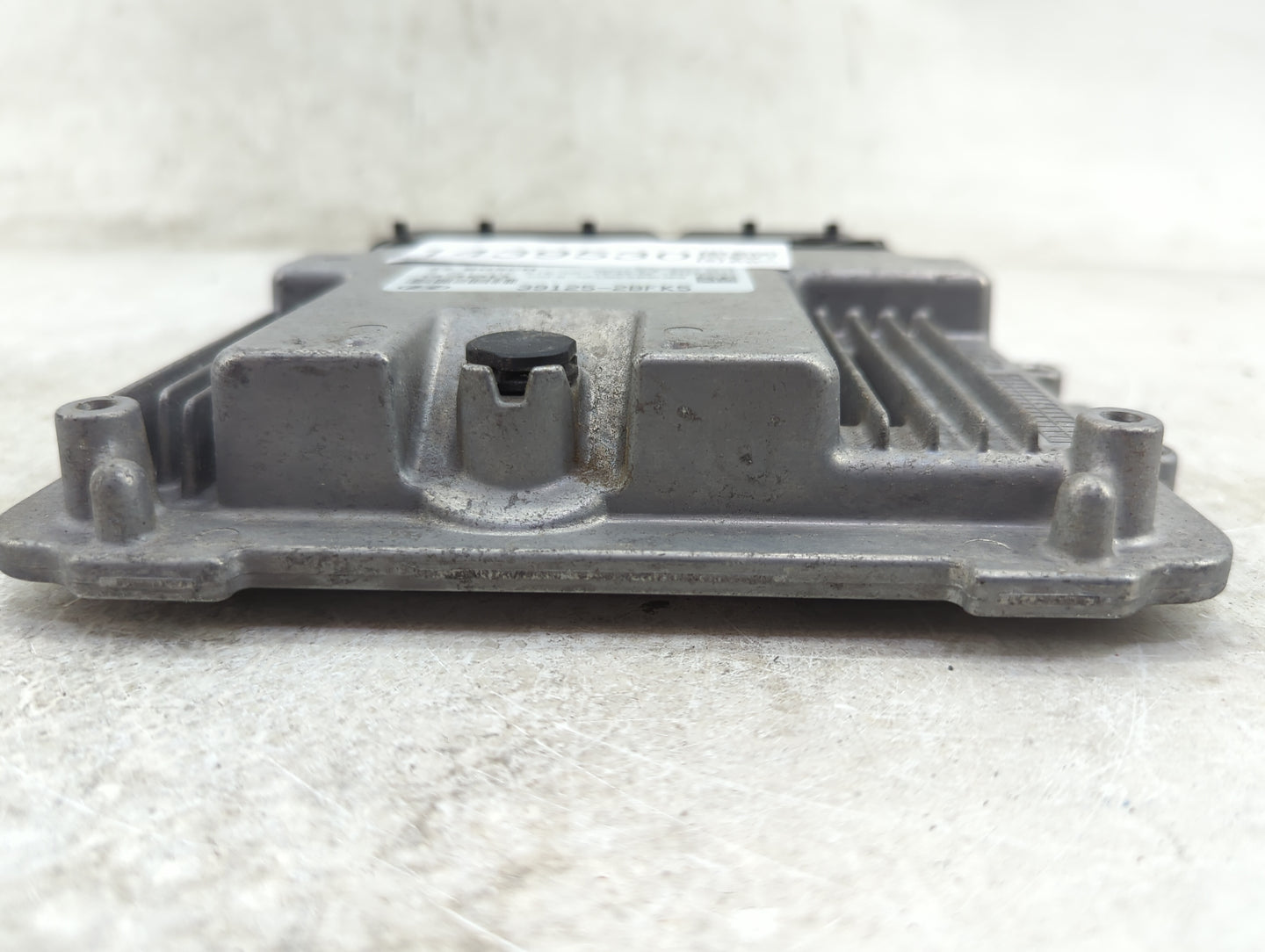 2016-2017 Hyundai Veloster PCM Engine Control Computer ECU ECM PCU OEM P/N:39125-2BFK5 0261S12519 Fits Fits 2016 2017 OEM Us