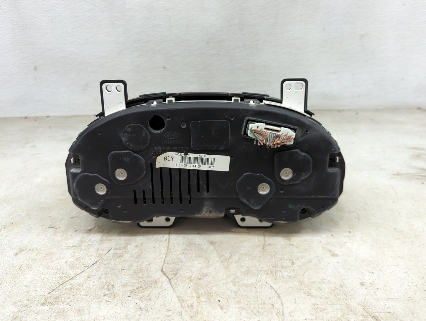 2016-2017 Hyundai Veloster Instrument Cluster Speedometer Gauges P/N:94021-2V201 Miles: Fits Fits 2016 2017 OEM Used Auto Pa