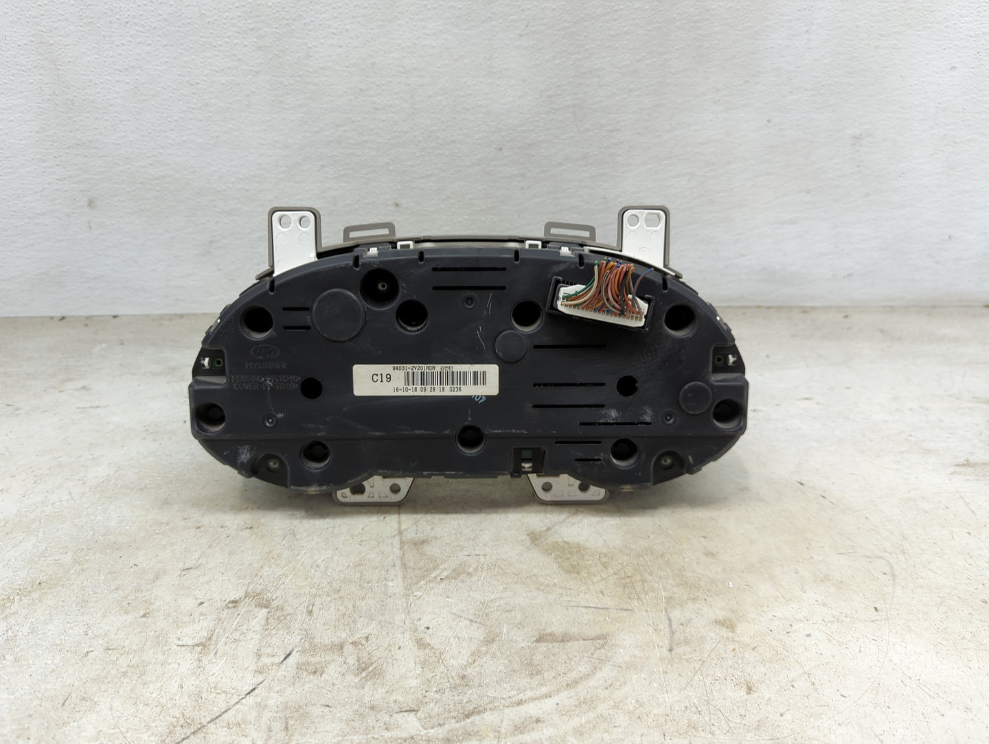 2016-2017 Hyundai Veloster Instrument Cluster Speedometer Gauges P/N:94031-2V201 Miles: Fits Fits 2016 2017 OEM Used Auto Pa