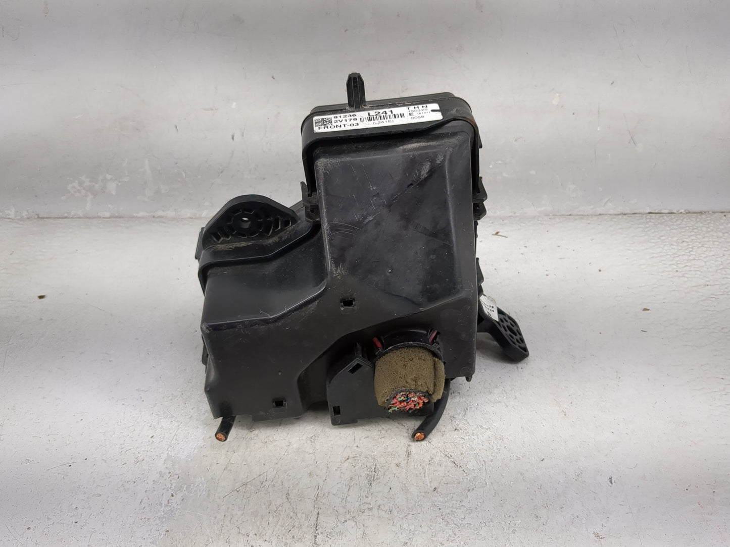 2016-2017 Hyundai Veloster Fusebox Fuse Box Panel Relay Module P/N:18790-01031 91236-2V179 Fits Fits 2016 2017 OEM Used Auto
