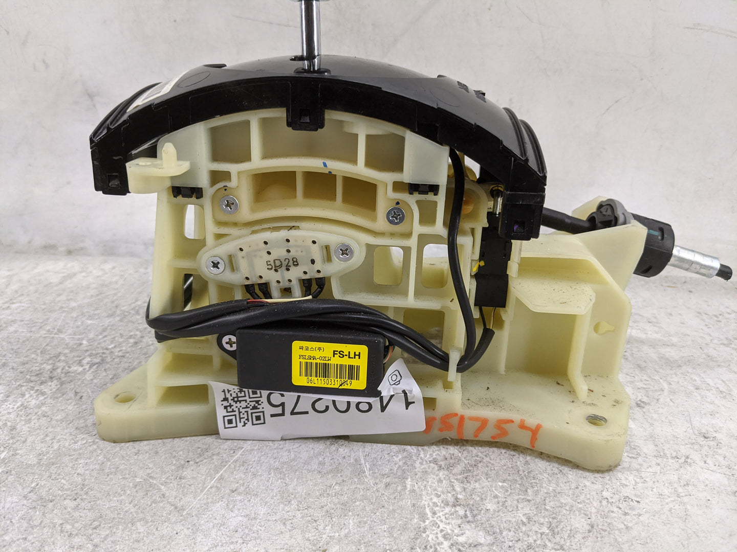 2016 Hyundai Veloster Floor Console Assembly Shifter - Oemusedautoparts1.com