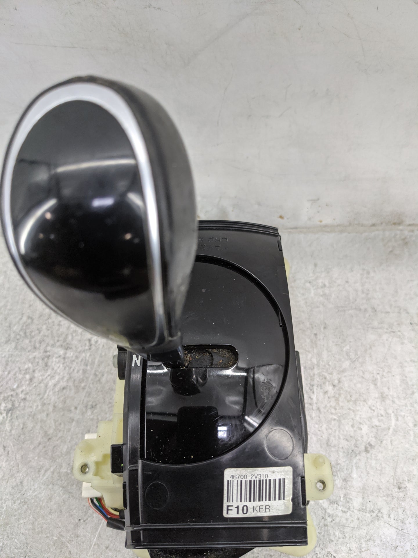 2016 Hyundai Veloster Floor Console Assembly Shifter - Oemusedautoparts1.com