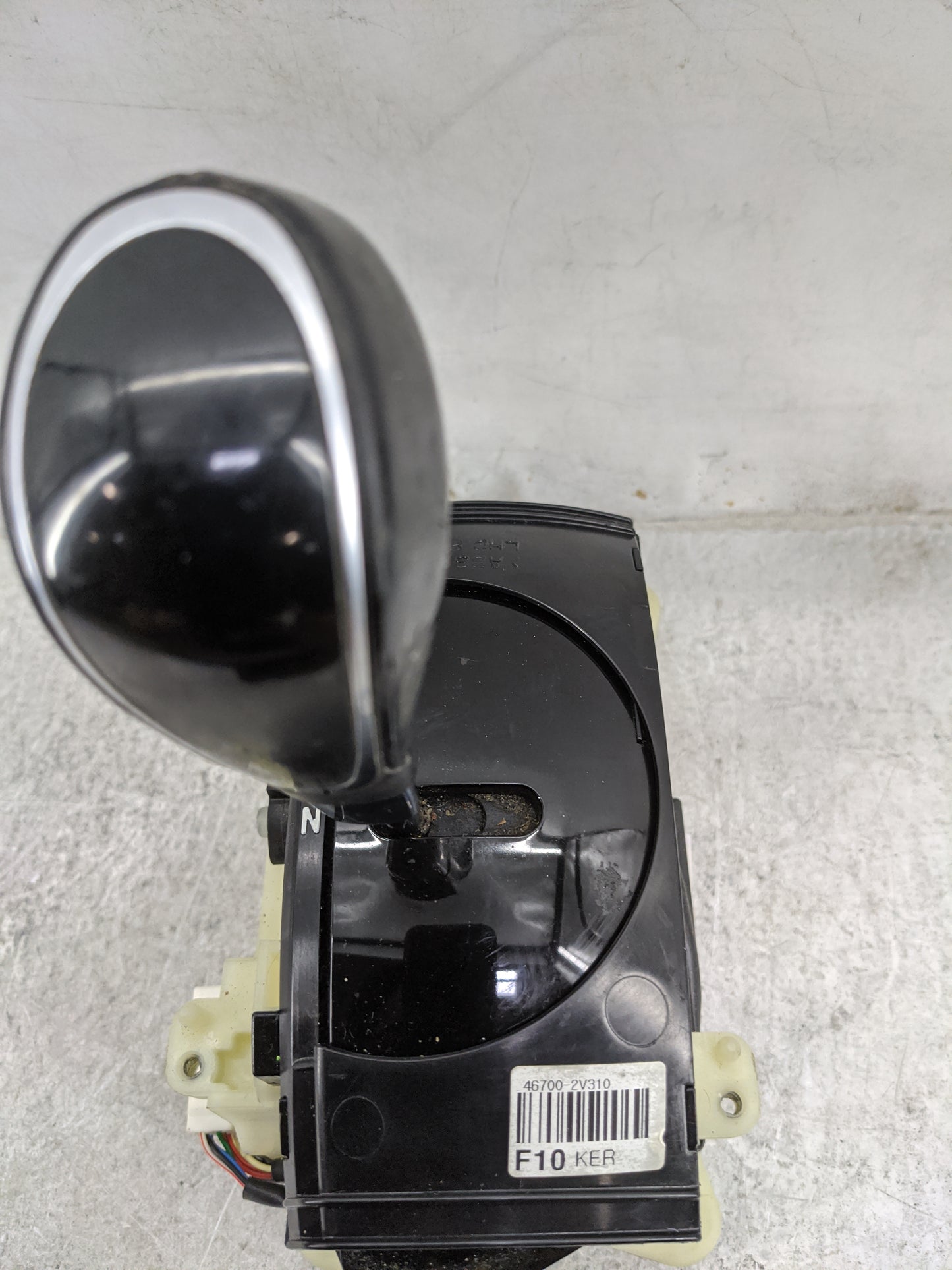 2016 Hyundai Veloster Floor Console Assembly Shifter - Oemusedautoparts1.com
