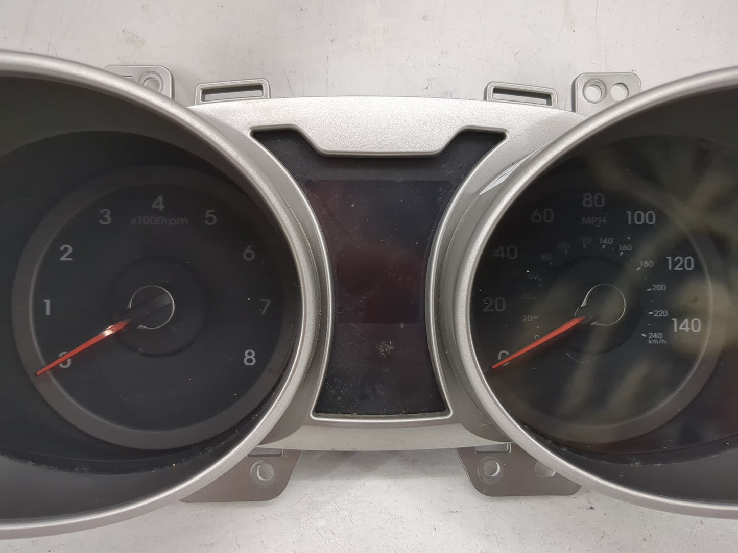 2016-2017 Hyundai Veloster Instrument Cluster Speedometer Gauges P/N:94031-2V240RDR Miles: Fits Fits 2016 2017 OEM Used Auto
