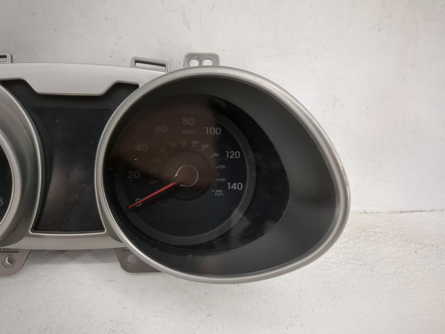2016-2017 Hyundai Veloster Instrument Cluster Speedometer Gauges P/N:94031-2V240RDR Miles: Fits Fits 2016 2017 OEM Used Auto