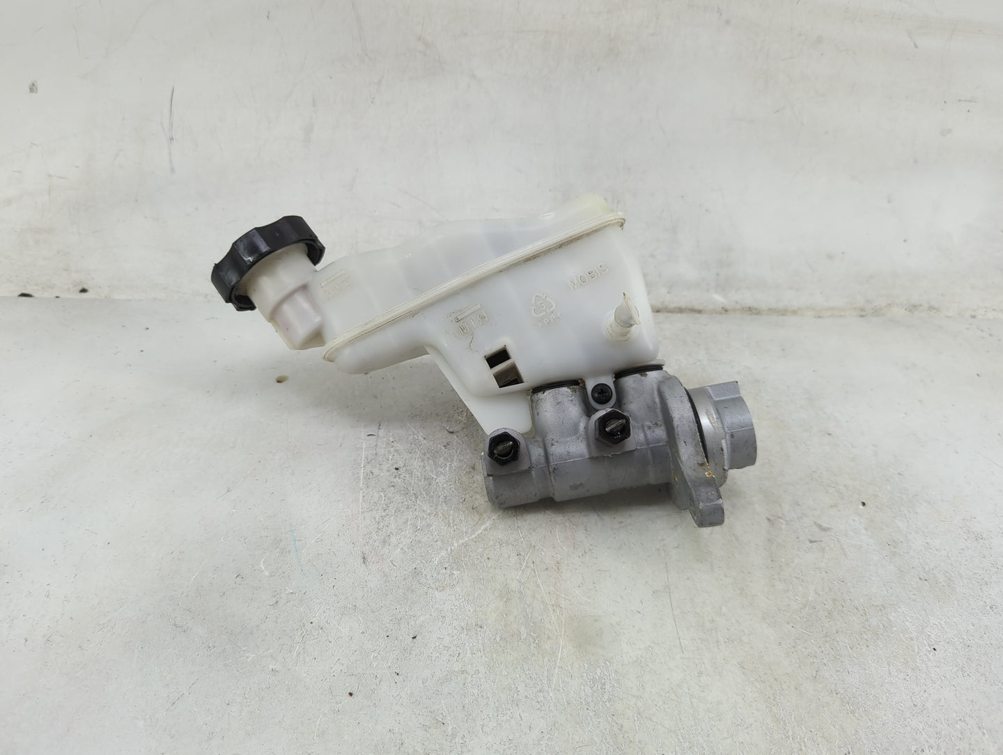 2012-2017 Hyundai Veloster Brake Master Cylinder 1490396 - Oemusedautoparts1.com