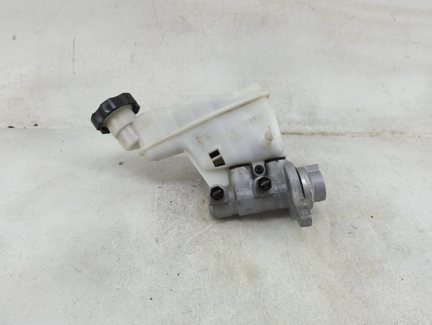 2012-2017 Hyundai Veloster Brake Master Cylinder 1490396 - Oemusedautoparts1.com