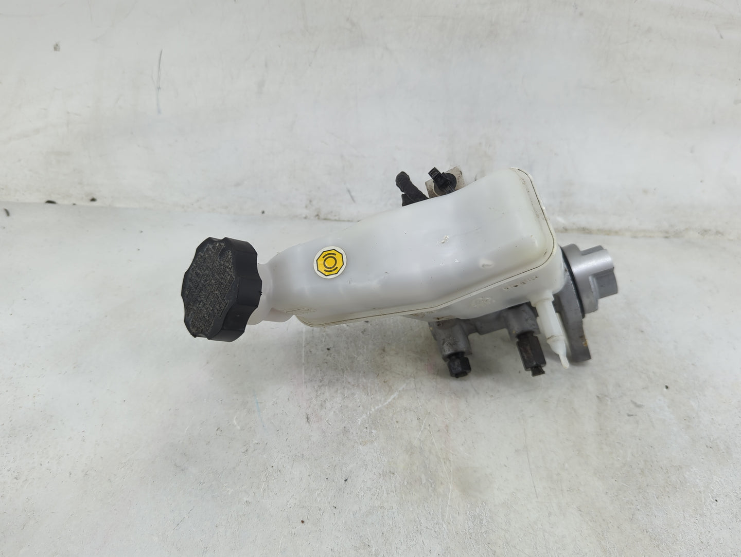 2012-2017 Hyundai Veloster Brake Master Cylinder 1490396 - Oemusedautoparts1.com