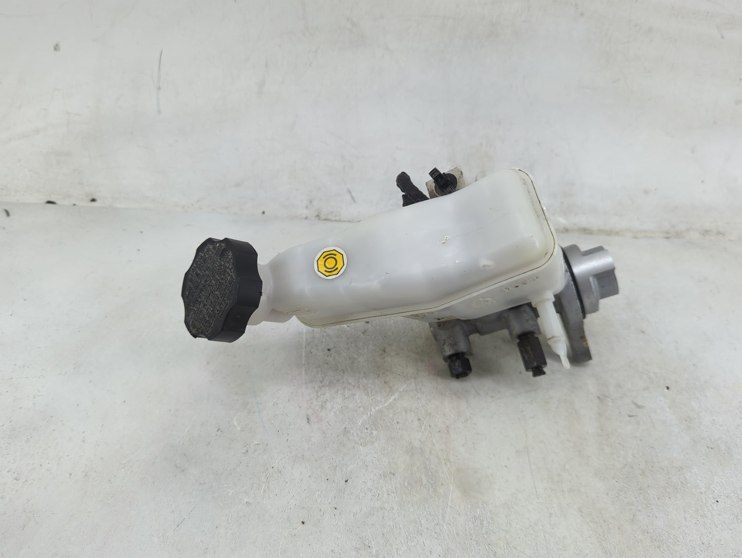 2012-2017 Hyundai Veloster Brake Master Cylinder 1490396 - Oemusedautoparts1.com
