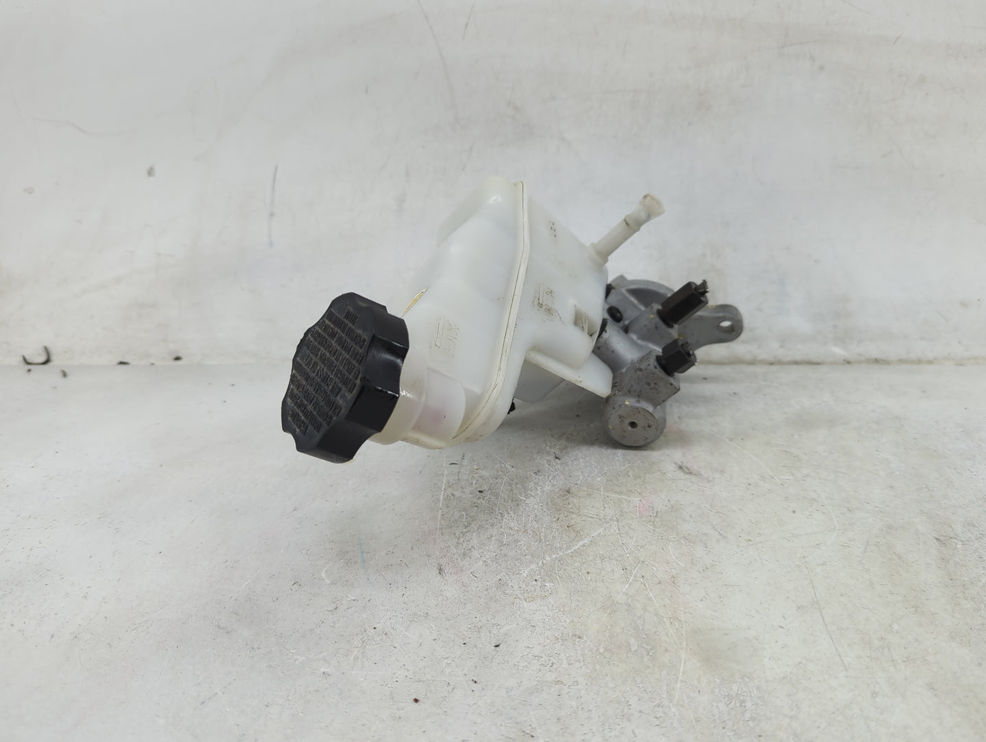 2012-2017 Hyundai Veloster Brake Master Cylinder 1490396 - Oemusedautoparts1.com