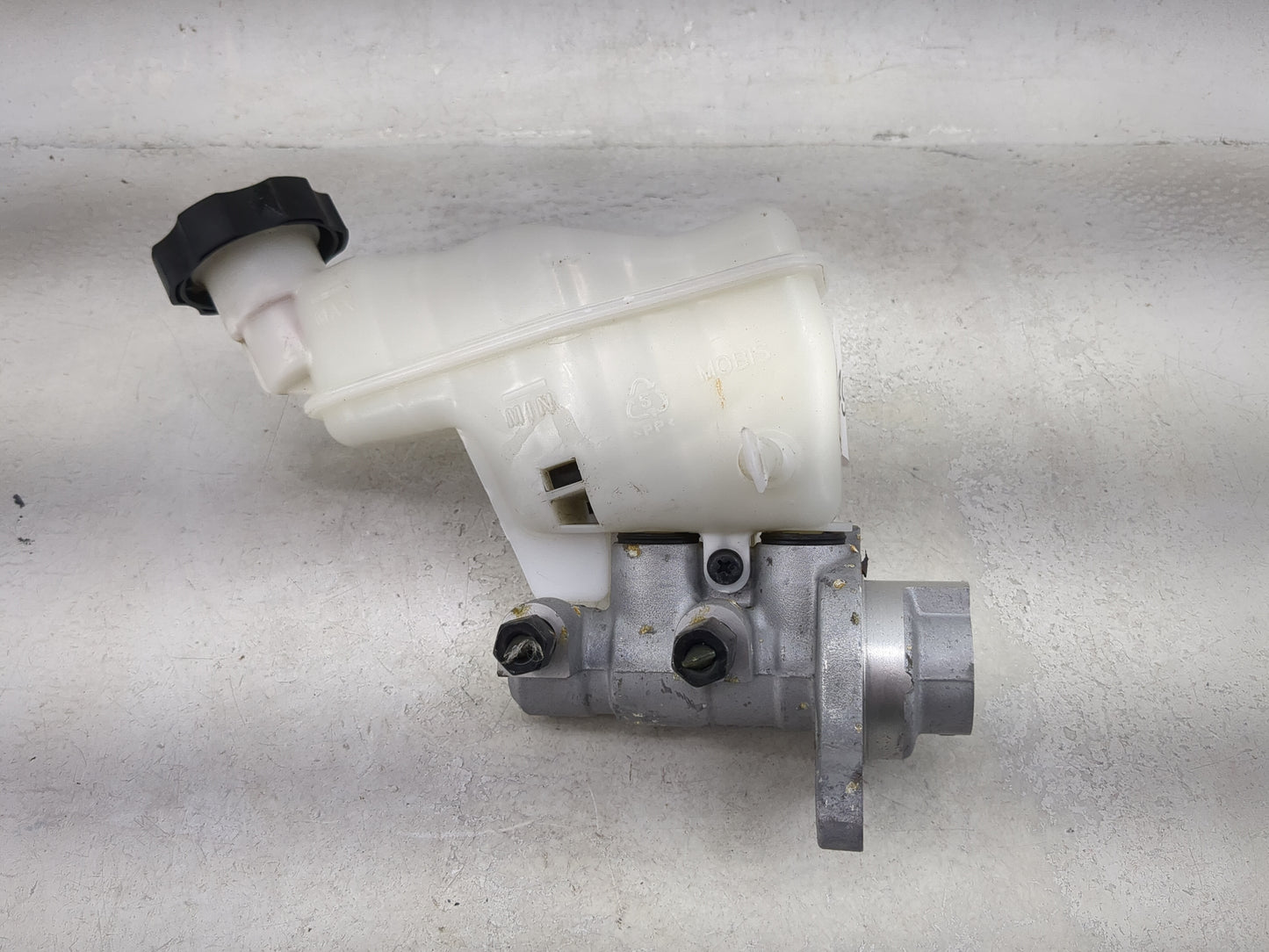 Hyundai Veloster Brake Master Cylinder 1490907 - Oemusedautoparts1.com