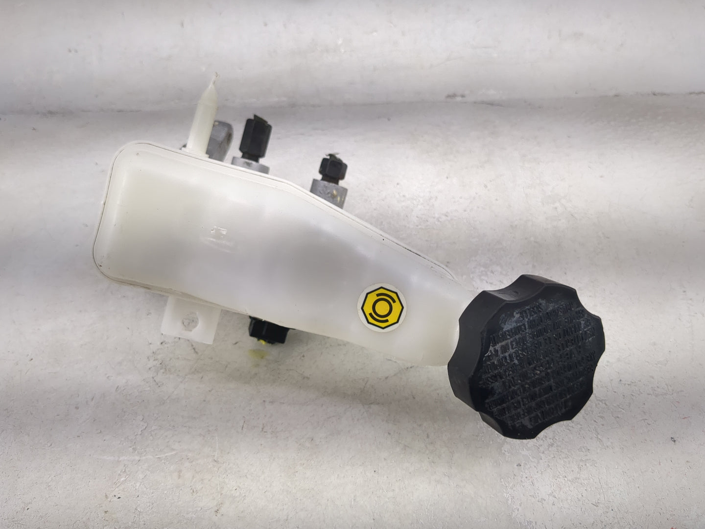 Hyundai Veloster Brake Master Cylinder 1490907 - Oemusedautoparts1.com